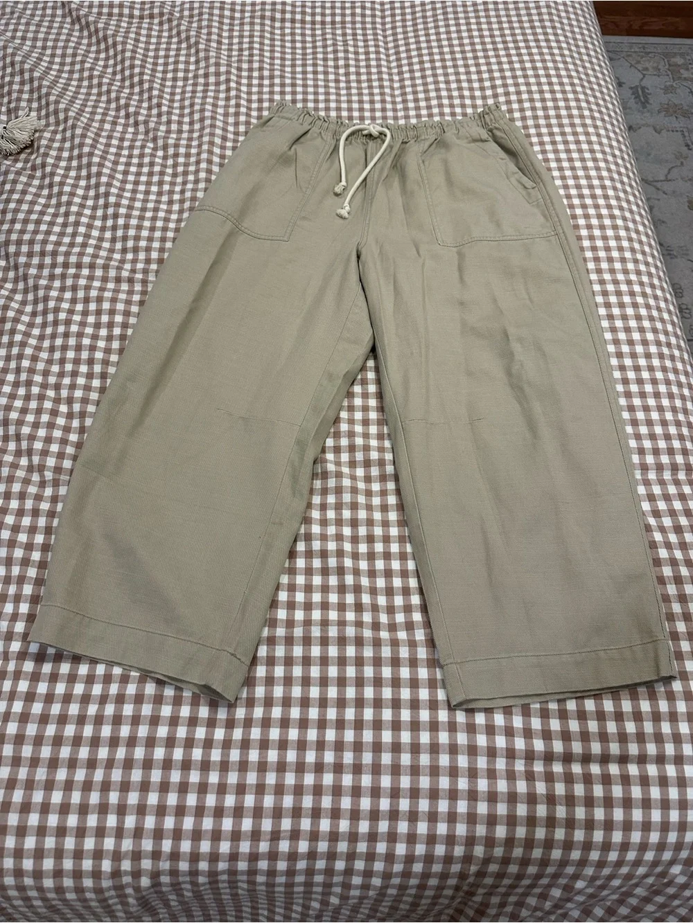 Old Navy Women's Cropped Drawstring Pants in Tan